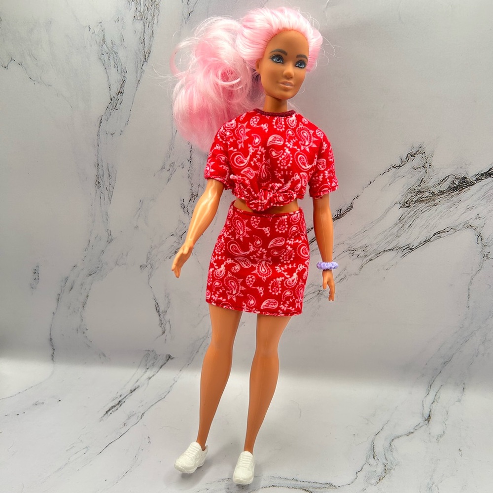 Barbie Fashionista Doll 151 Curvy Pink Hair Bandana Outfit Crop Top Skirt